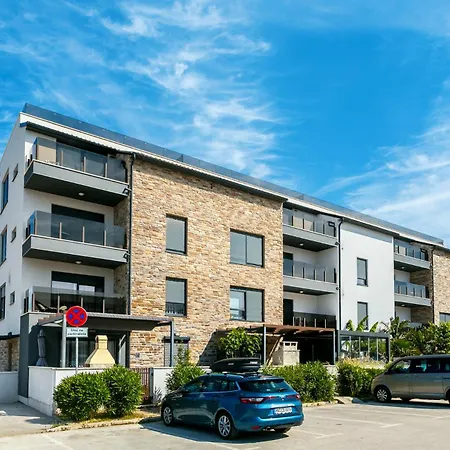 Nevia - A6 - Mpolo Apartment *
