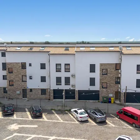 Nevia - A6 - Mpolo Apartment *