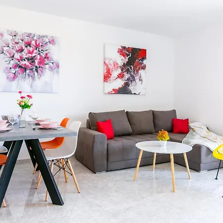 Nevia - A6 - Mpolo Lejlighed