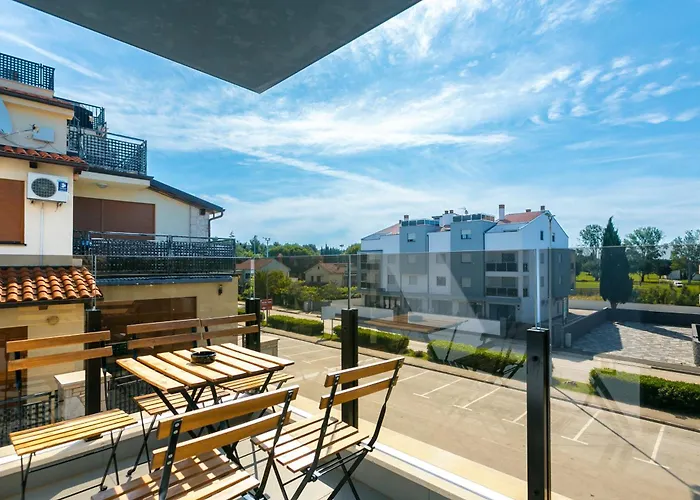 Nevia - A6 - Mpolo Appartement *